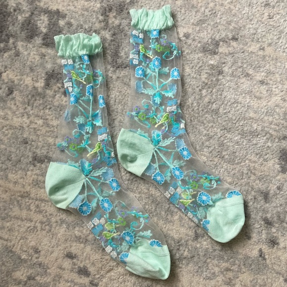 [Ozone] NWOT Floating Floral Sheer Socks - Picture 3 of 7